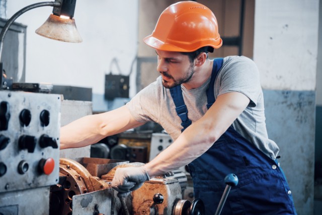  Lombardia, avvisaglie di crisi per il settore della meccanica In un anno aumentate del 24% le richieste di cassa integrazione